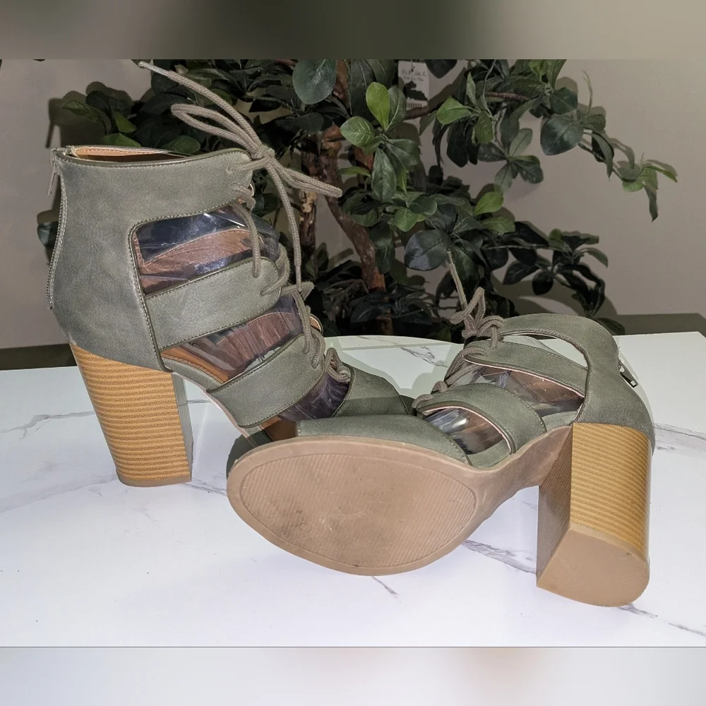 ❤️MUST GO❤️Sugar Olive Green Block Heel Sandals EUC - Picture 3 of 9